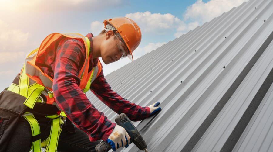 Expert Emergency Roof Repairs services in Elkhart, IA